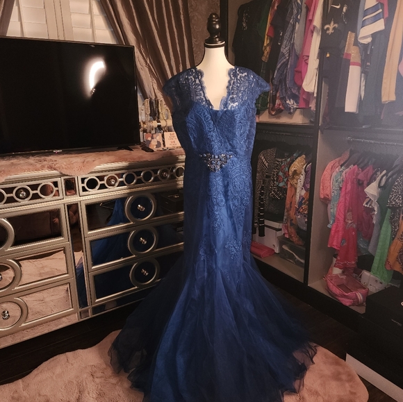 Teri Jon Peacock Blue Size 16 Dress - Picture 3 of 5